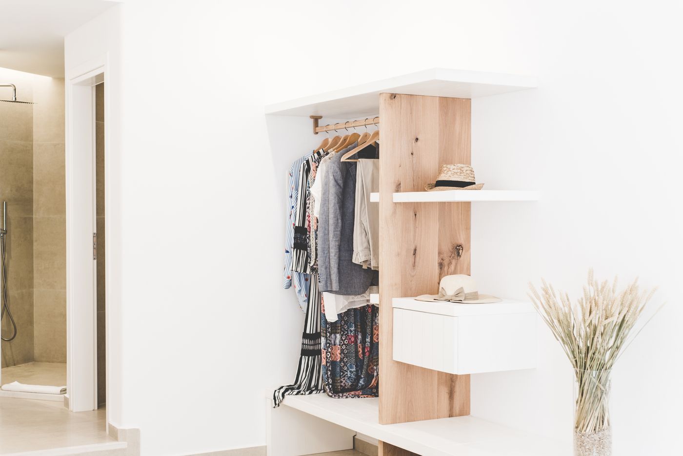 Super-Paradise-Hotel-Room-41