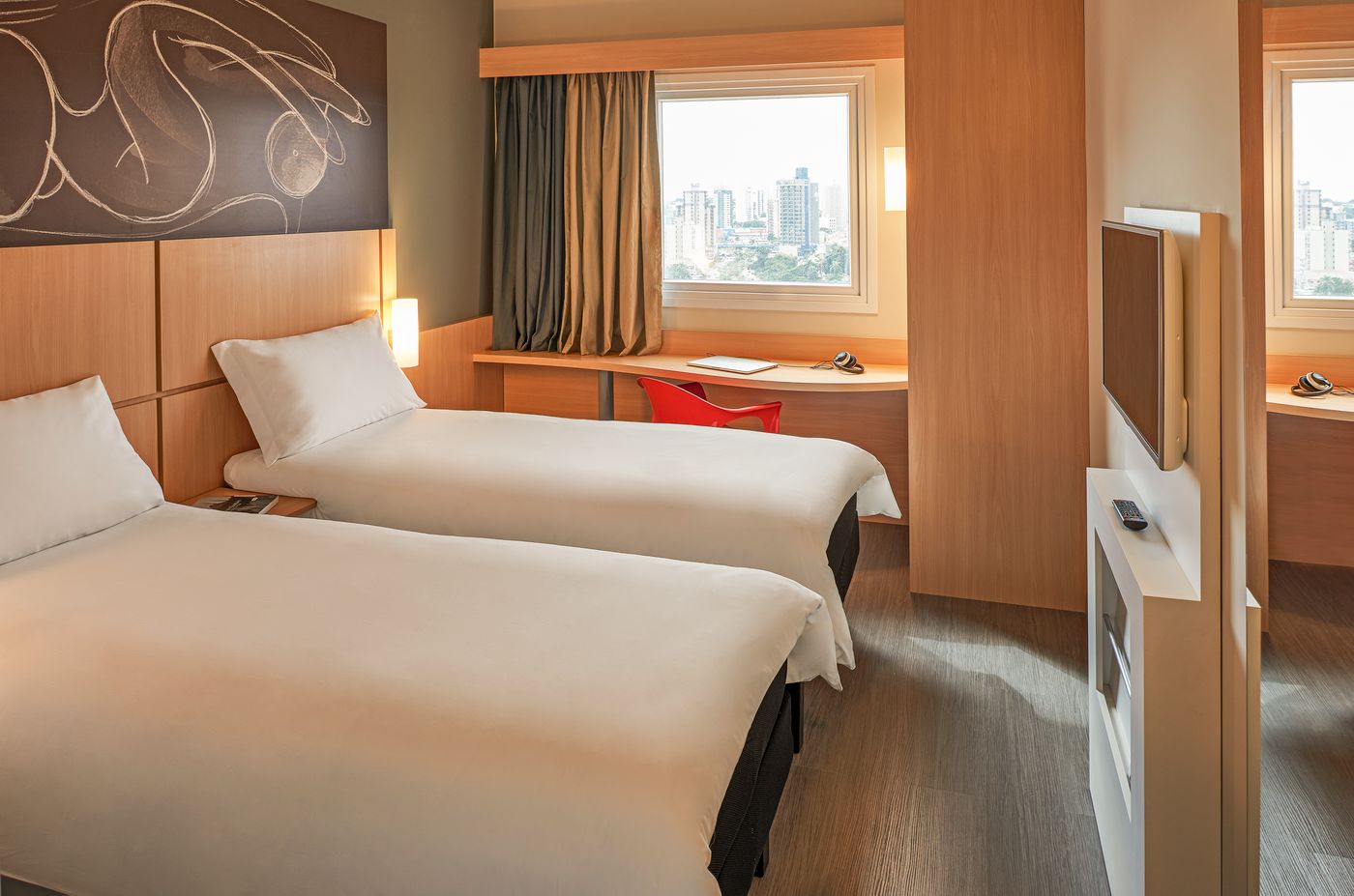 Ibis-Paris-Montmartre-Room-1