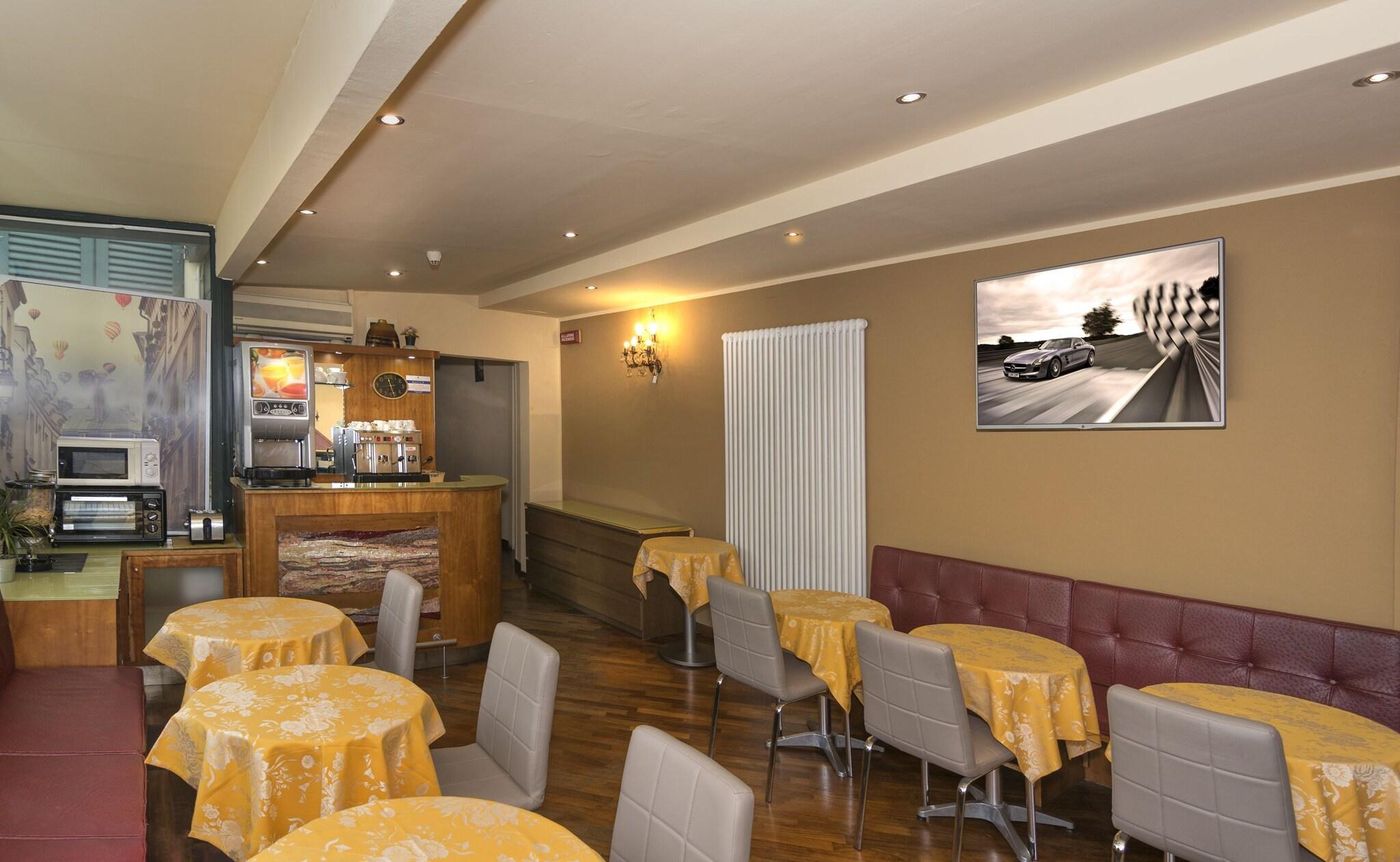 Hotel-Giardino-Tower-Inn-Bar-12