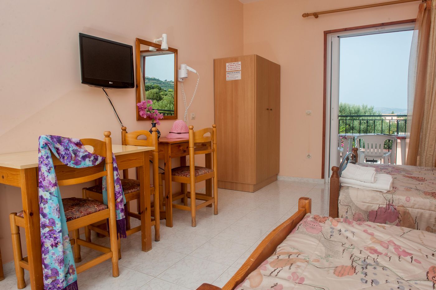 Paradise-Studios-Room-28