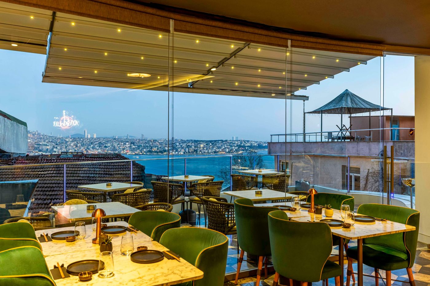Opera-Hotel-Bosphorus-Restaurant-16
