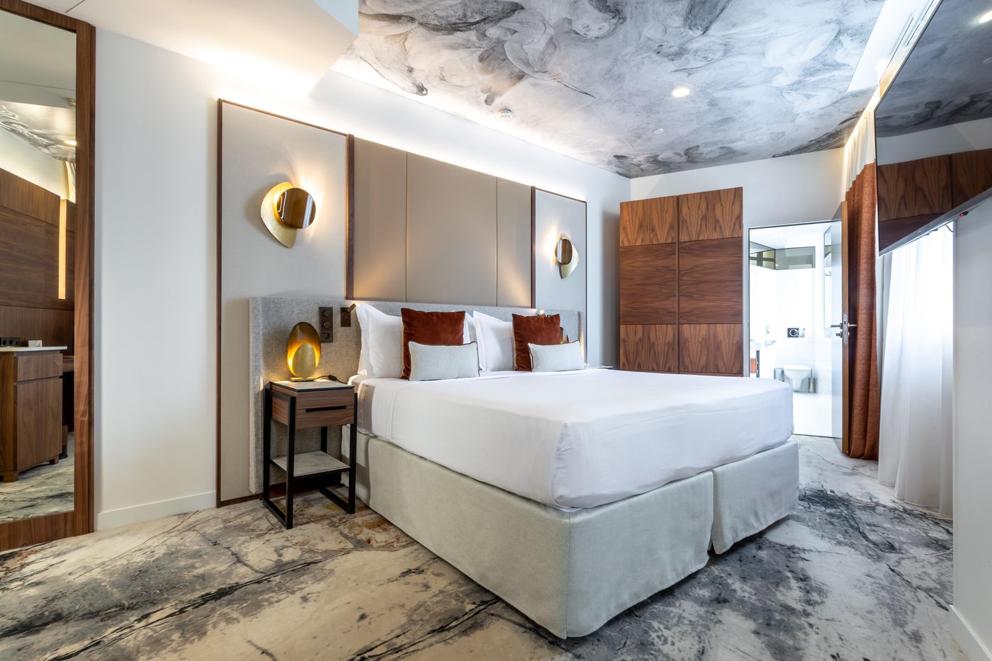 InterContinental-Paris---Champs-Elysees-Etoile--an-IHG-Hotel-Room-35