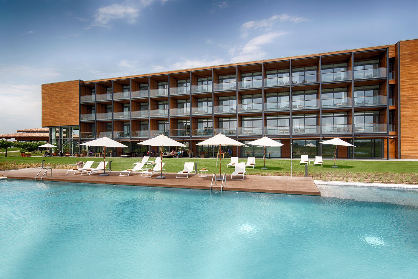 Double-Tree-by-Hilton-Hotel-Emporda-Pool-1