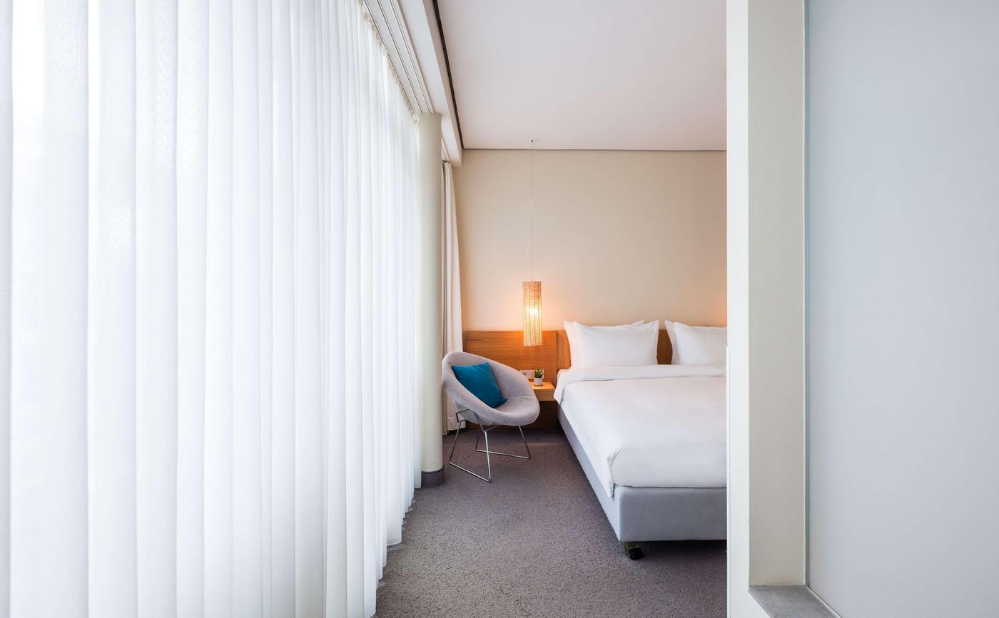 Lindner-Hotel-Berlin-Ku-damm--part-of-JdV-by-Hyatt-Room-34