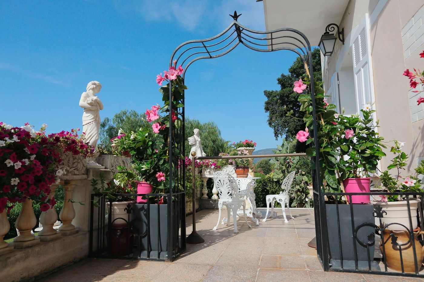 Chateau-de-Mei-Lese-Terrace-15