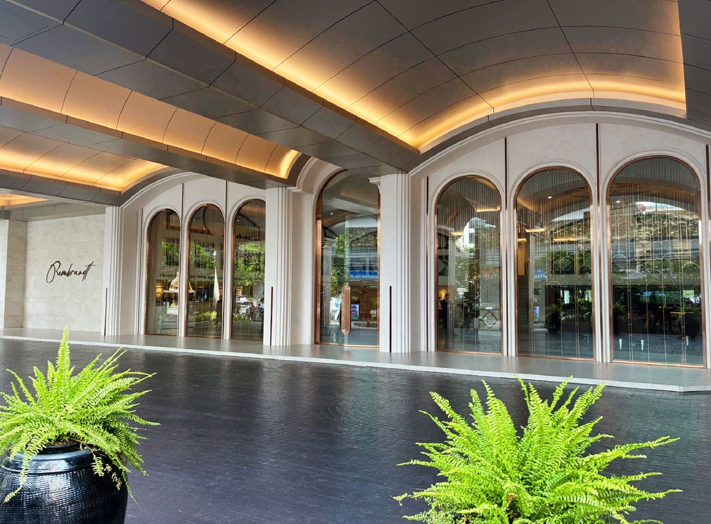 Rembrandt-Hotel-Bangkok-Lobby-6