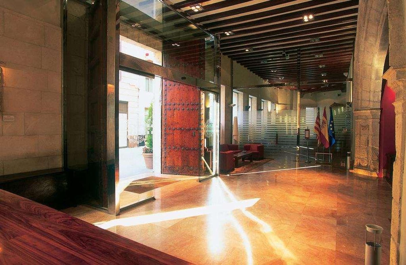 Palacio-de-Tudemir-Boutique-Lobby-60