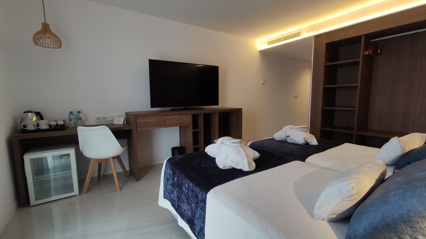 El-Puerto-Ibiza-Hotel---Spa-Room-36