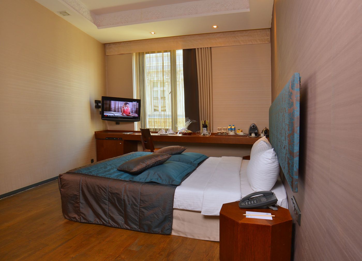 Pera-Tulip-Hotel-Room-14
