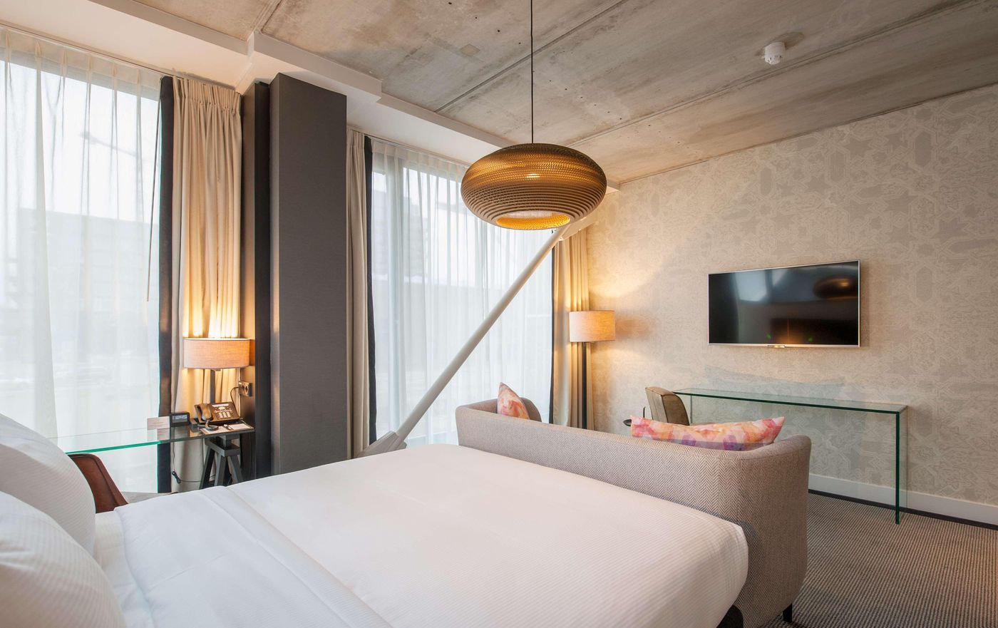 DoubleTree-by-Hilton-NDSM-Wharf-Room-37