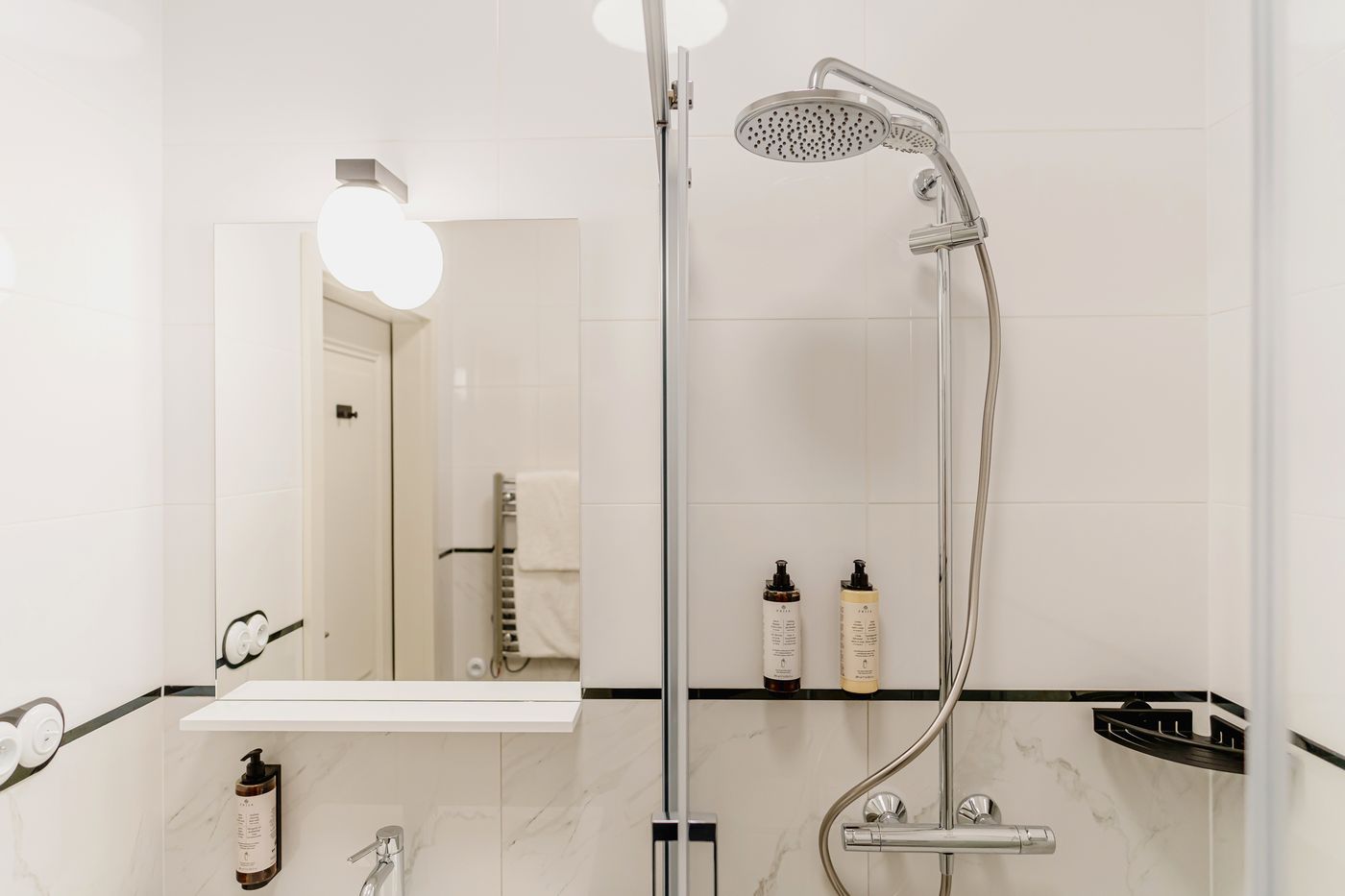 N33-Premium-Apartments-Old-Town---Destigo-Hotels-Room-20