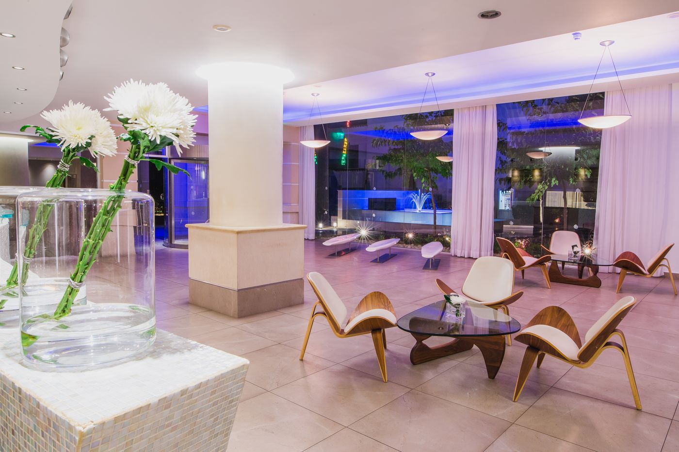 Napa-Plaza-Hotel-Lobby-51