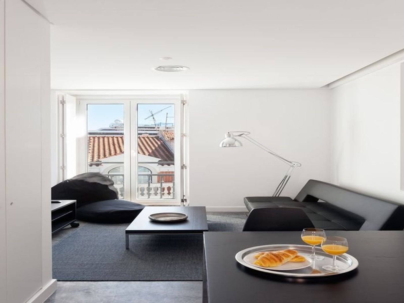 Hello-Lisbon-Santa-Apolonia-Apartments-Room-16