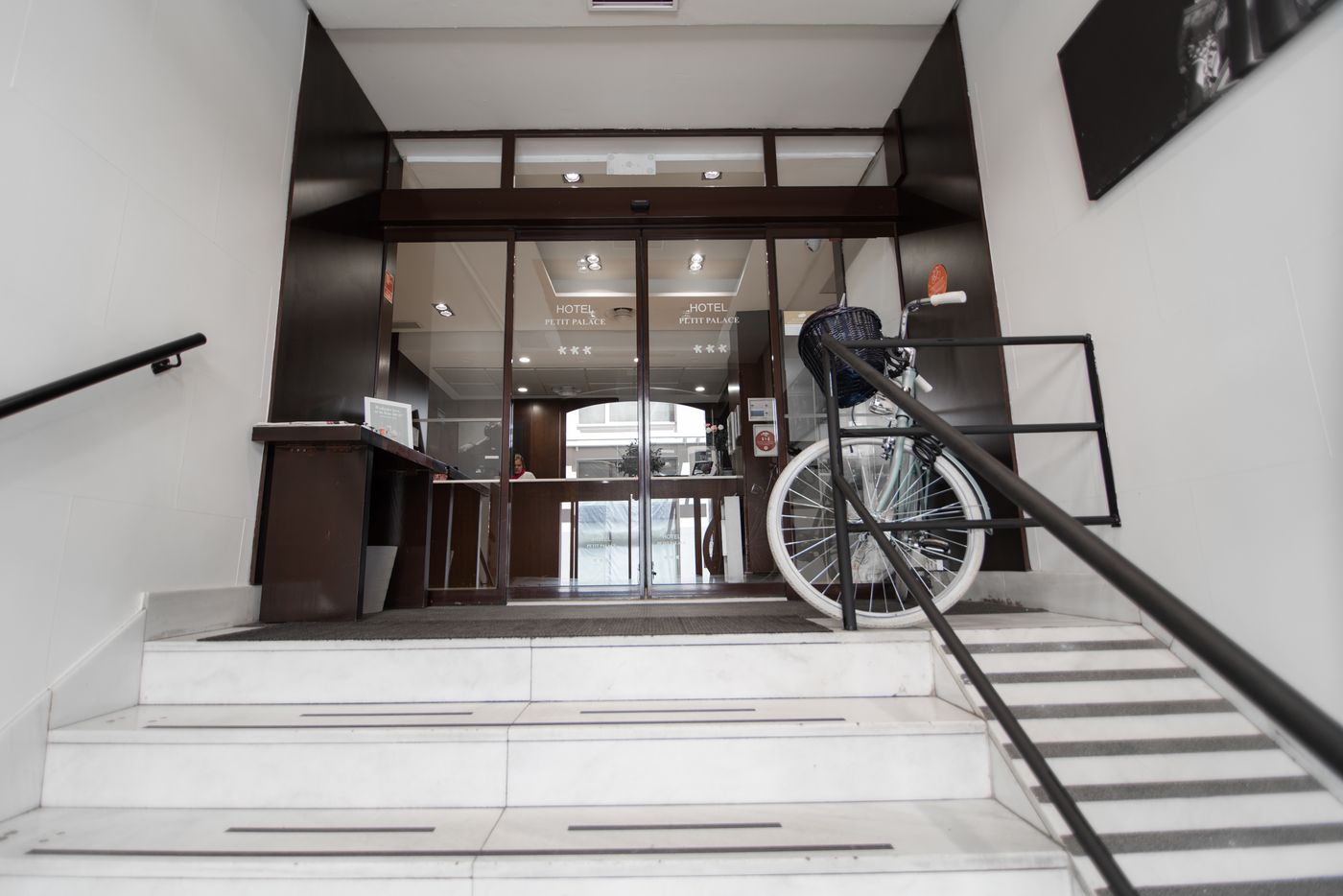 Petit-Palace-Cliper-Gran-V--a-Lobby-27