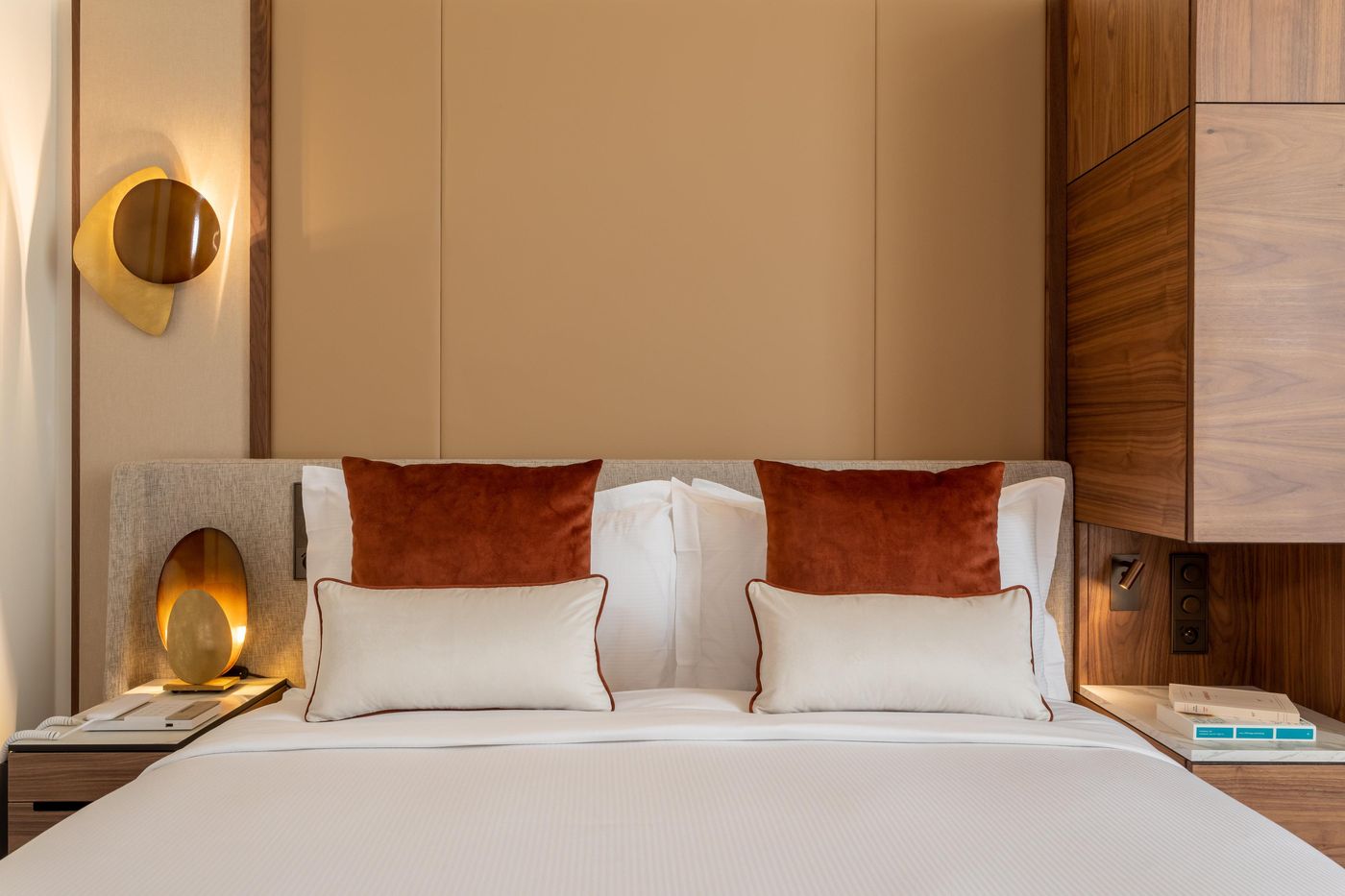 InterContinental-Paris---Champs-Elysees-Etoile--an-IHG-Hotel-Room-46