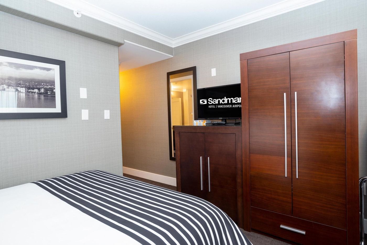 Sandman-Hotel-Vancouver-Airport-Room-6