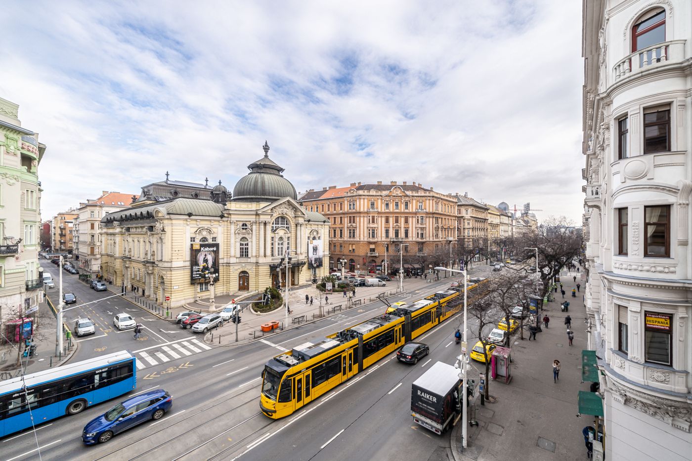 Full-Moon-Budapest-General-view-1
