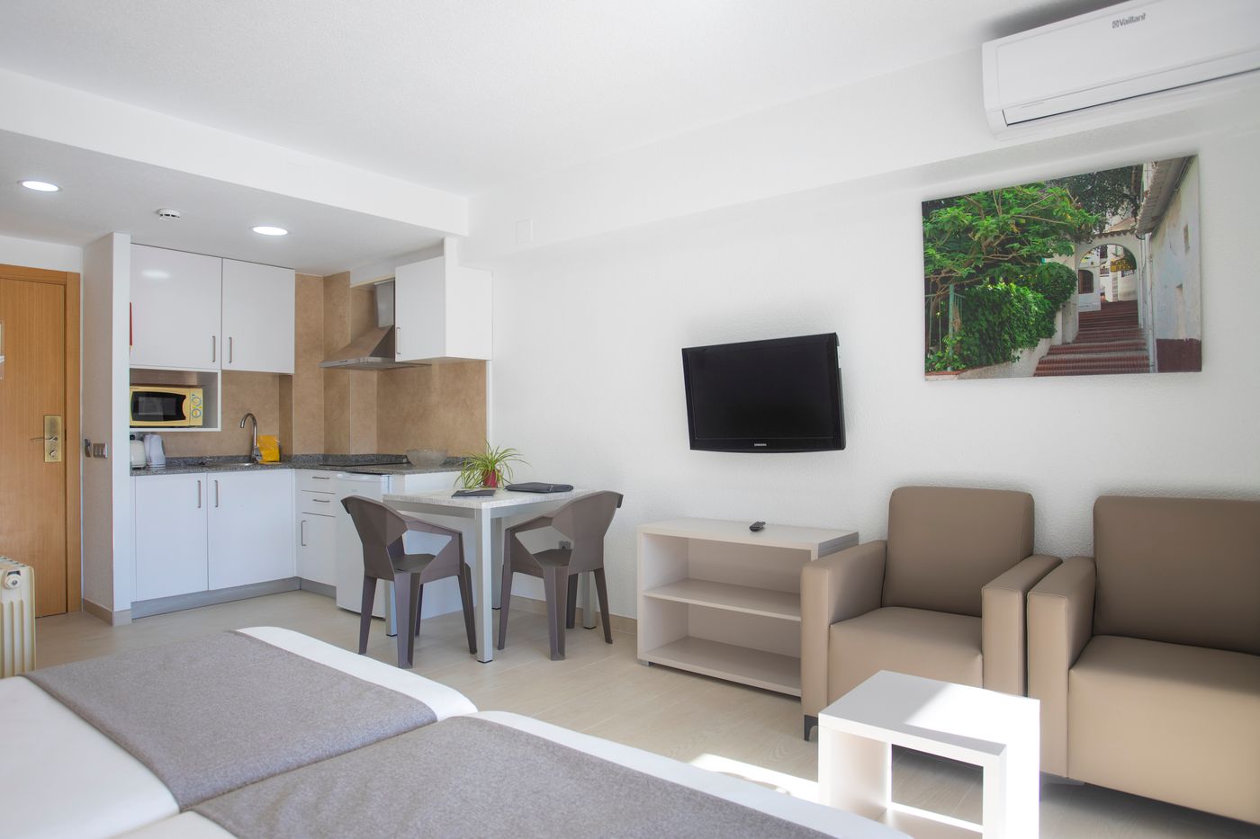 Aparthotel-BCL-Levante-Club-Room-8