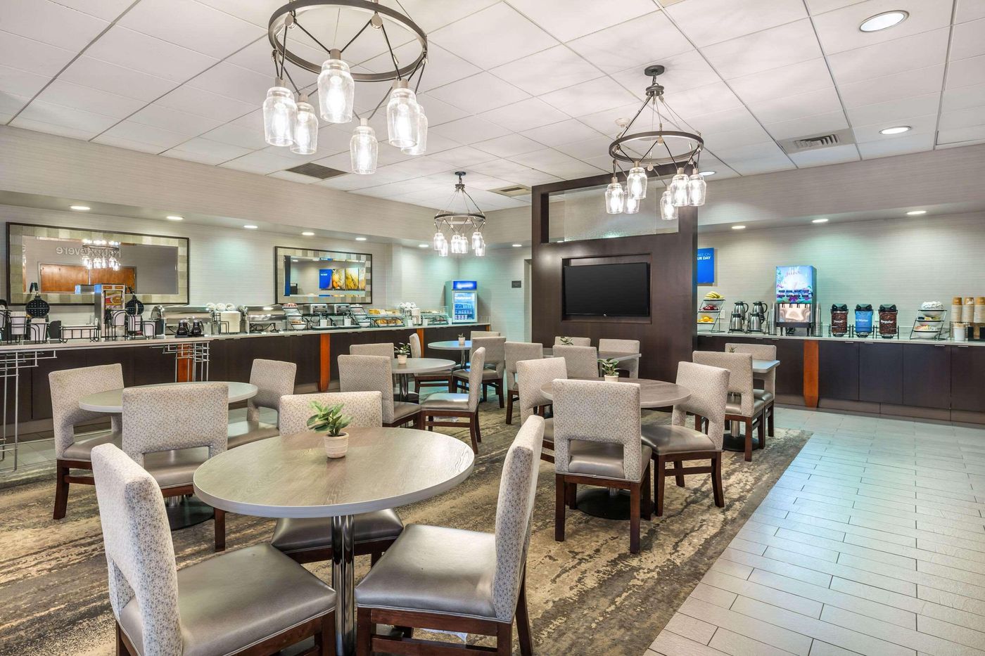 Comfort-Inn---Suites-Logan-Airport-Restaurant-16