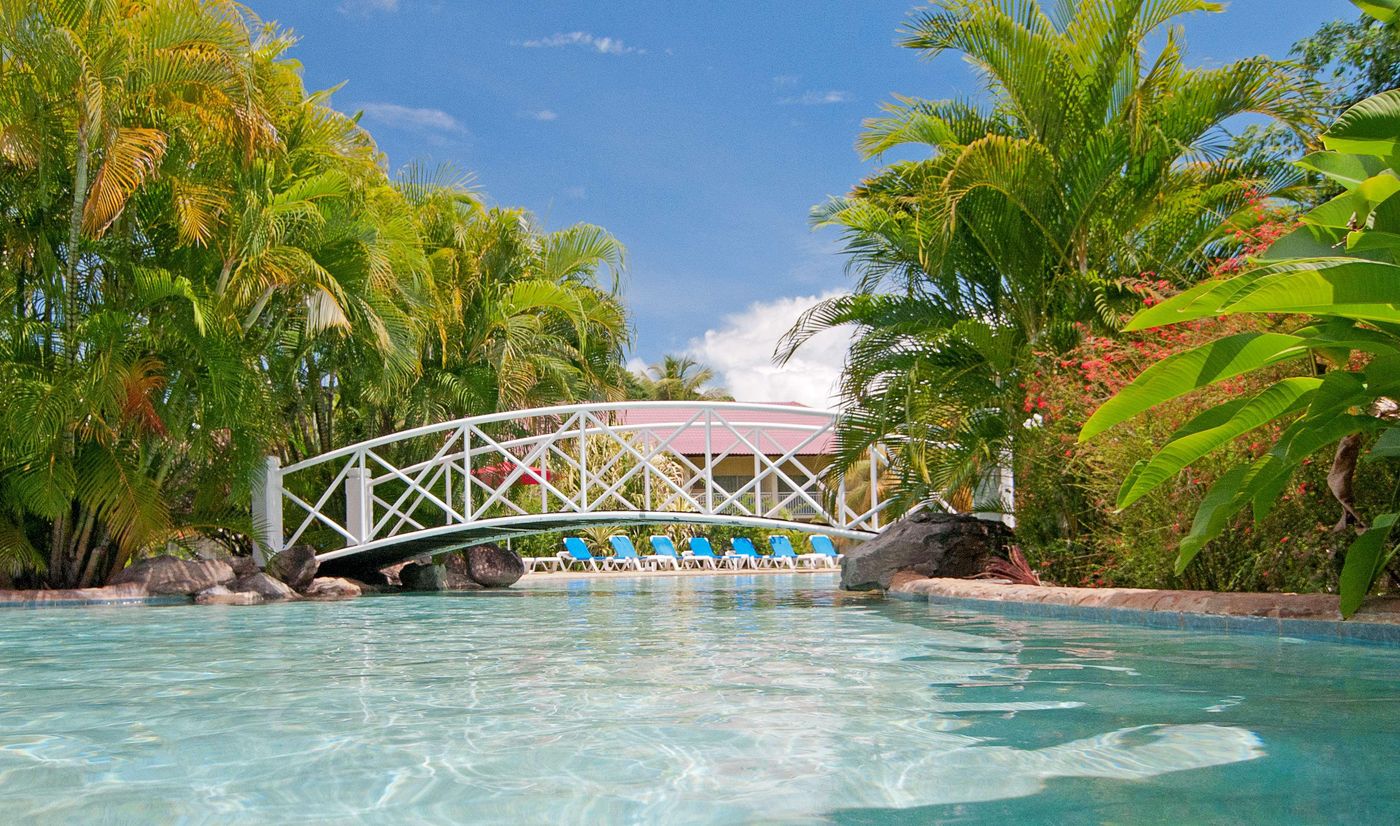 Radisson-Grenada-Beach-Resort-Pool-10