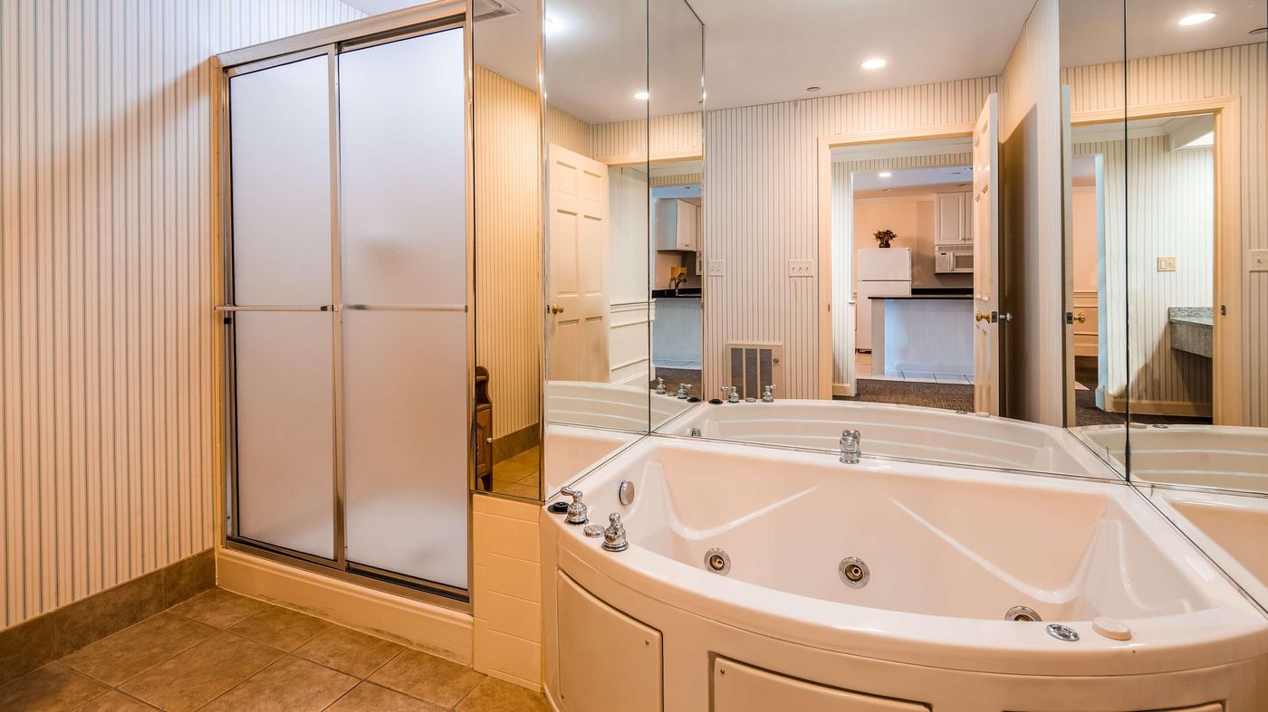 Best-Western-Adams-Inn-Quincy-Boston-Room-35