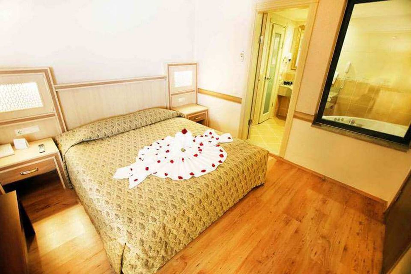 Utopia-World-Room-43