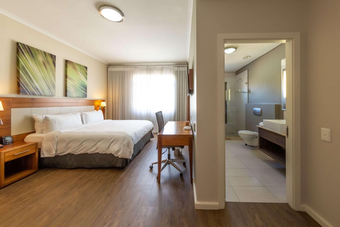 Doubletree-by-Hilton-Cape-Town-Room-29