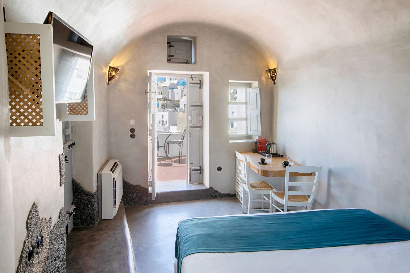 Ducato-Di-Oia-Room-11