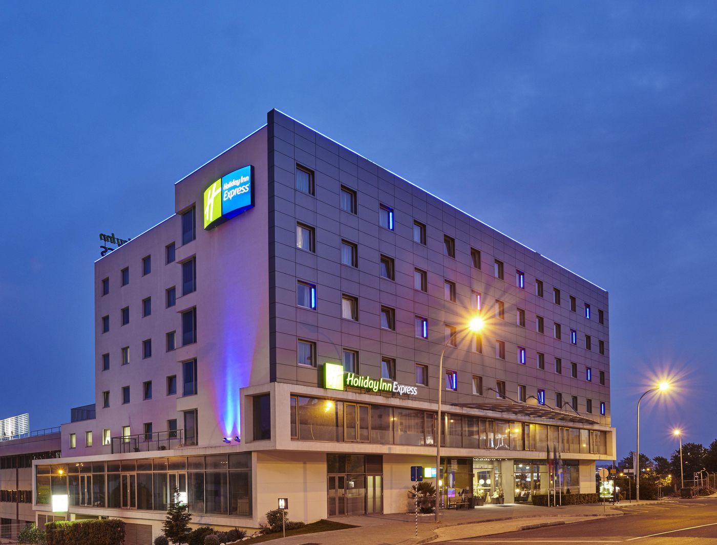 Holiday-Inn-Express-Lisbon-Airport-General-view-37
