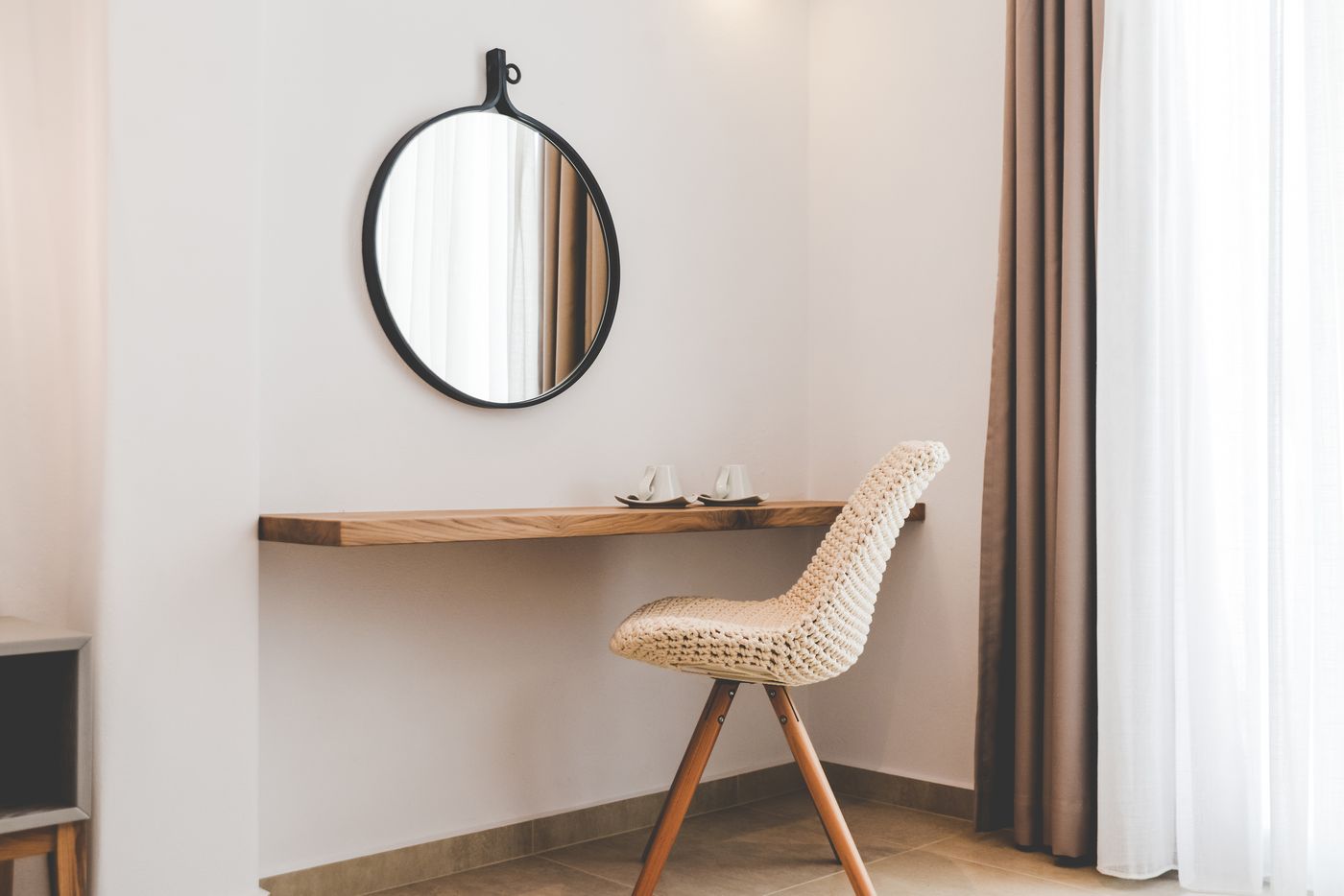 Super-Paradise-Hotel-Room-40