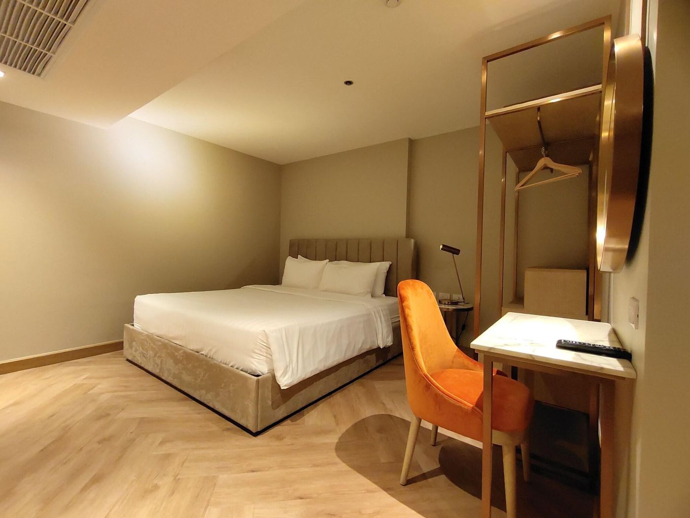 Away-Bangkok-Riverside-Kene-Room-32