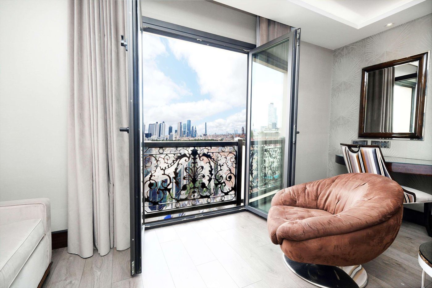 DoubleTree-By-Hilton-Istanbul-Esentepe-Room-28