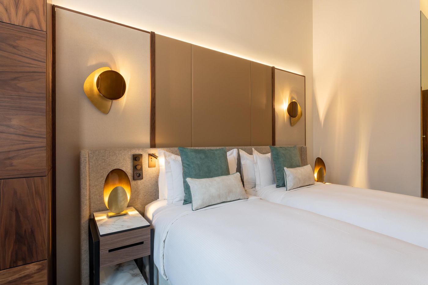 InterContinental-Paris---Champs-Elysees-Etoile--an-IHG-Hotel-Room-42