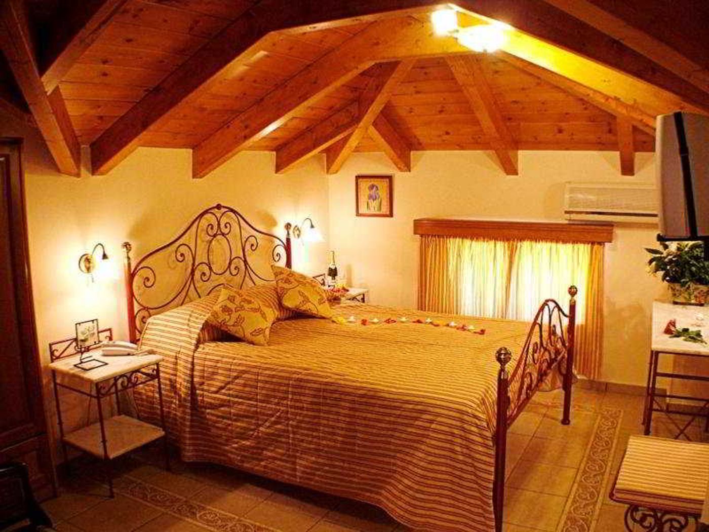 Andreolas-Luxury-Suites-Room-23