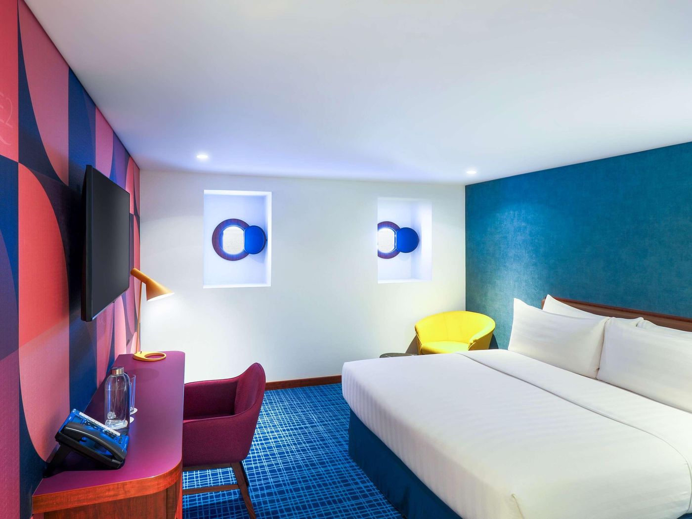 Queen-Elizabeth-2-Hotel-Room-31