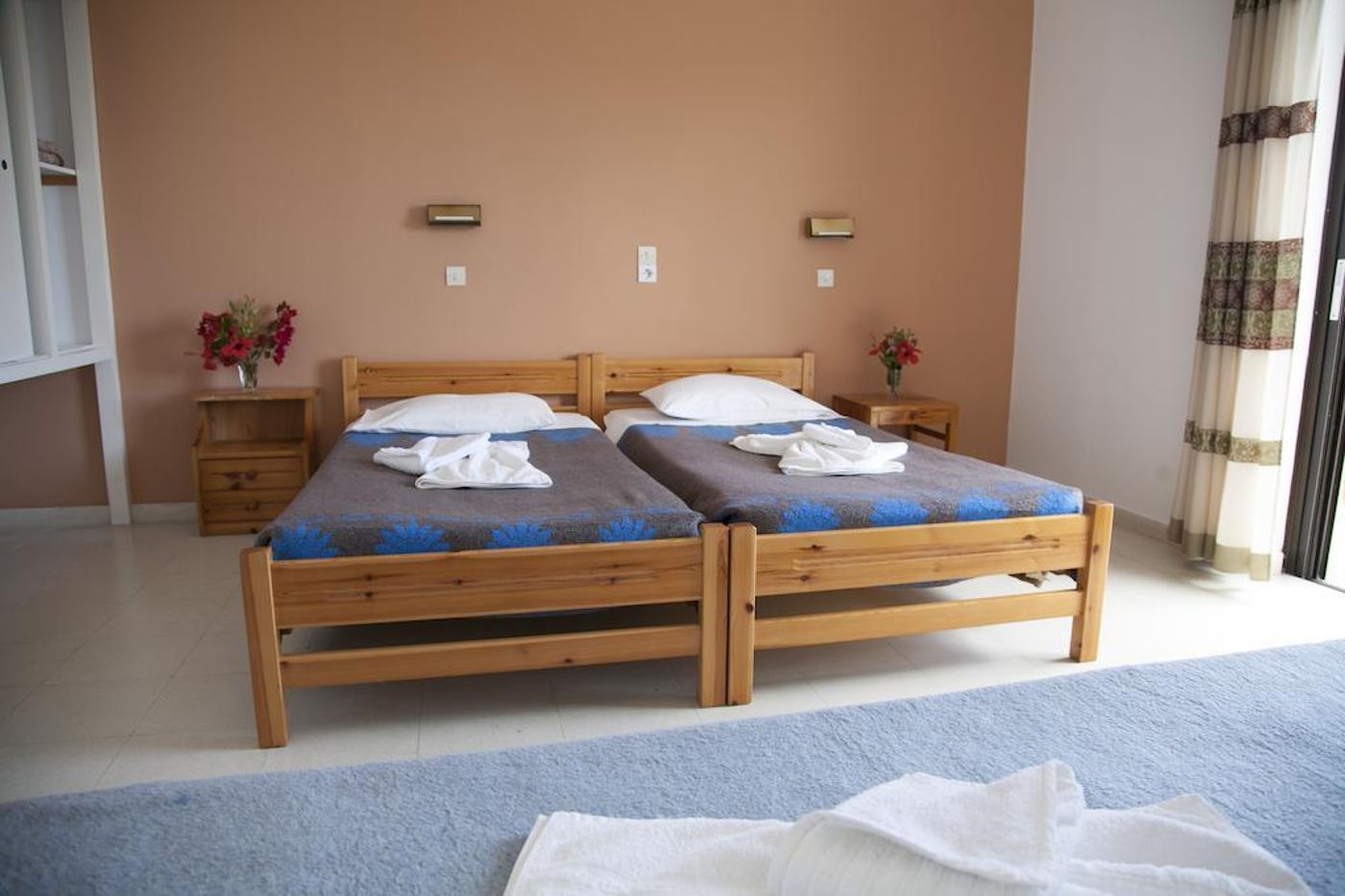 Manolis-Studios-Room-15