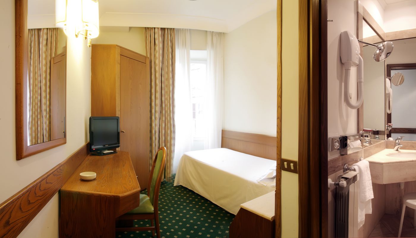 Albergo-Santa-Chiara-Room-3