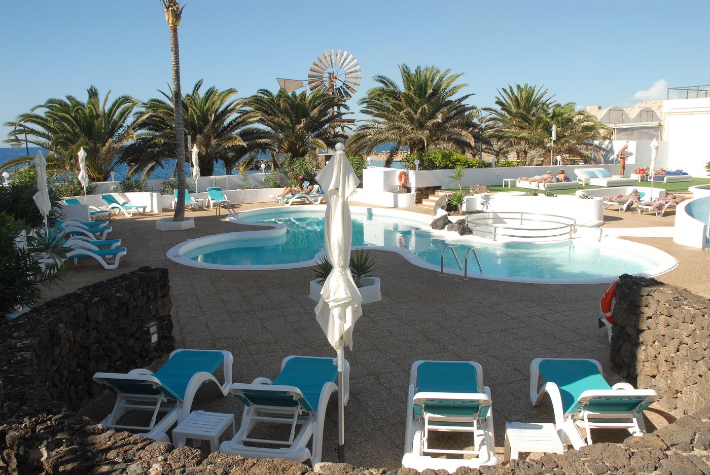 Neptuno-Suites---Adult-Only-Pool-2