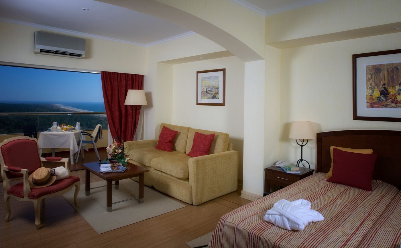 Yellow-Praia-Monte-Gordo-Hotel-Room-11