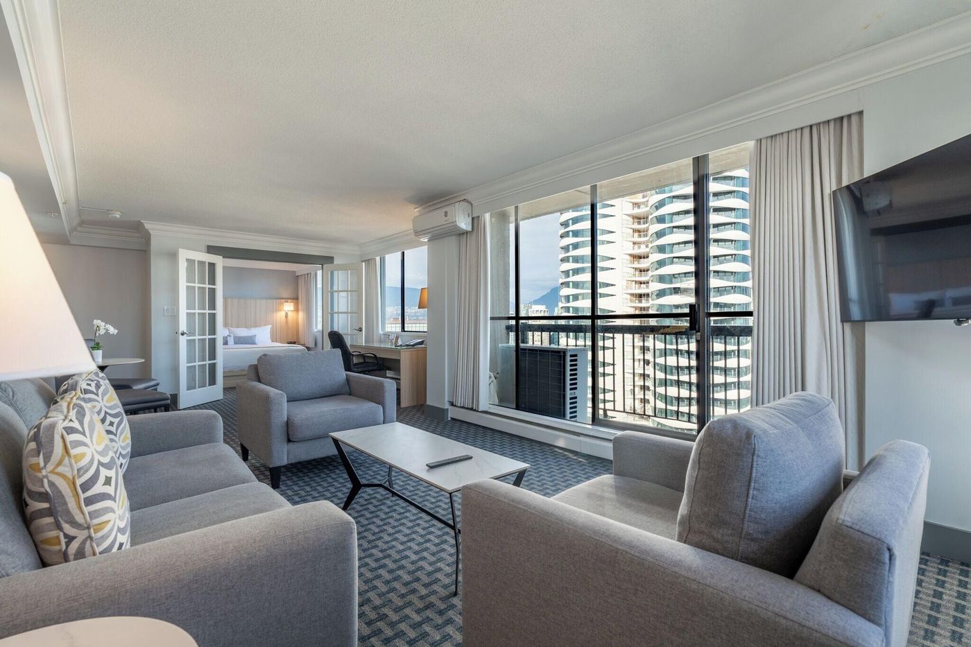 Century-Plaza-Hotel---Spa-Vancouver-Room-5