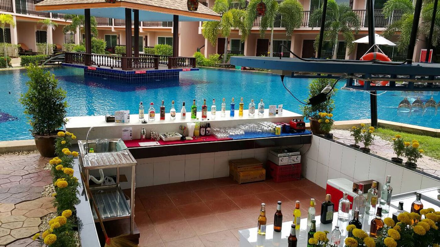 Chivatara-Resort---Spa-Bang-Tao-Beach-Phuket-Bar-6