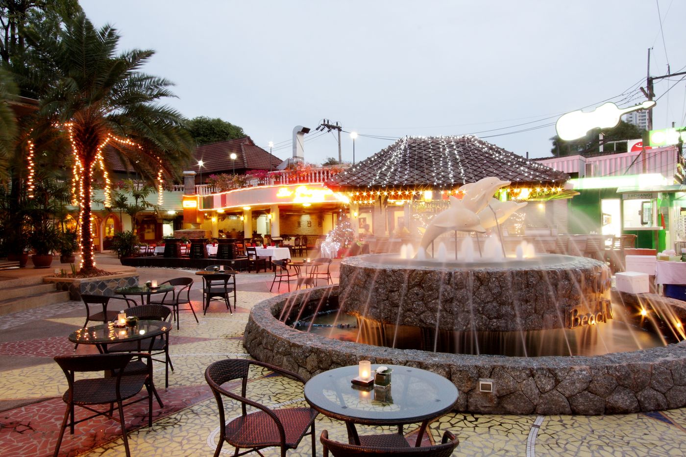 Thara-Patong-Beach-Resort-Bar-22