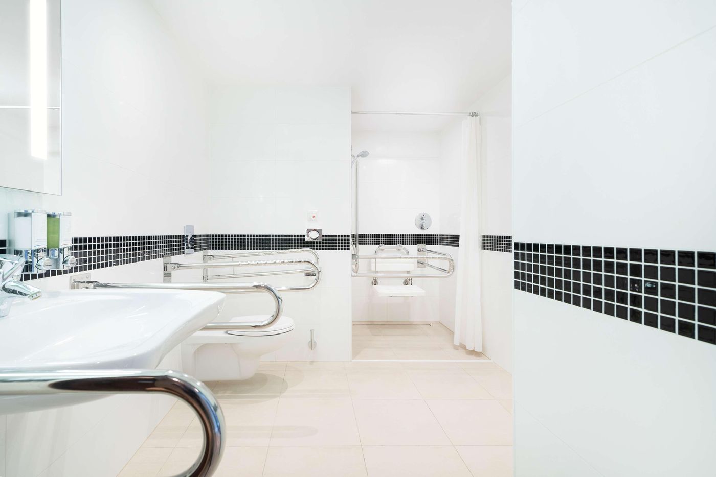 Hampton-By-Hilton-Krakow-Room-20