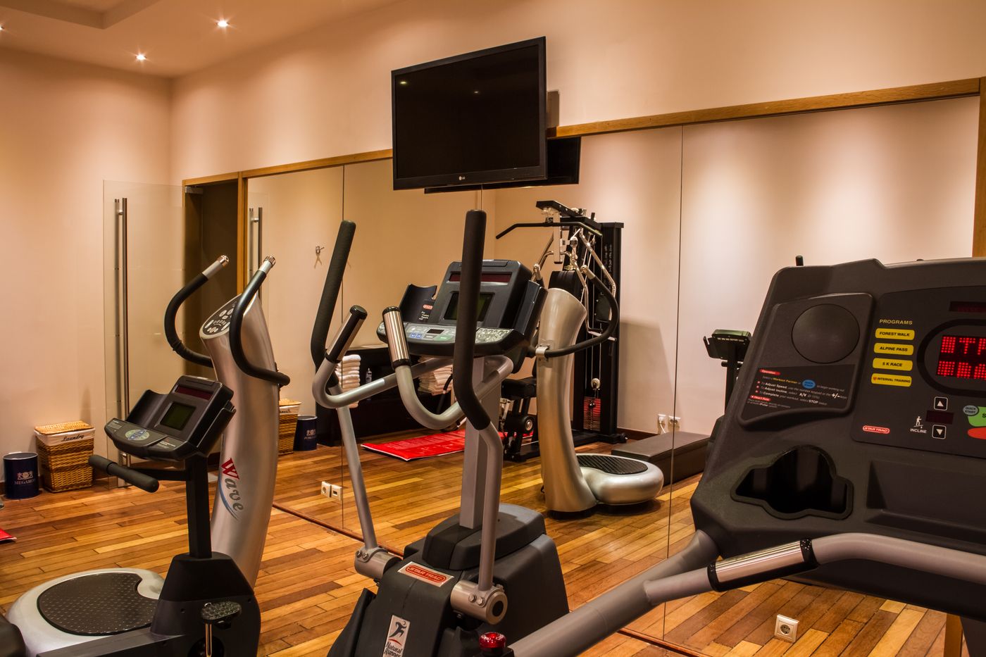 GDM-Megaron-Luxury-Hotel-Sports-and-Entertainment-58