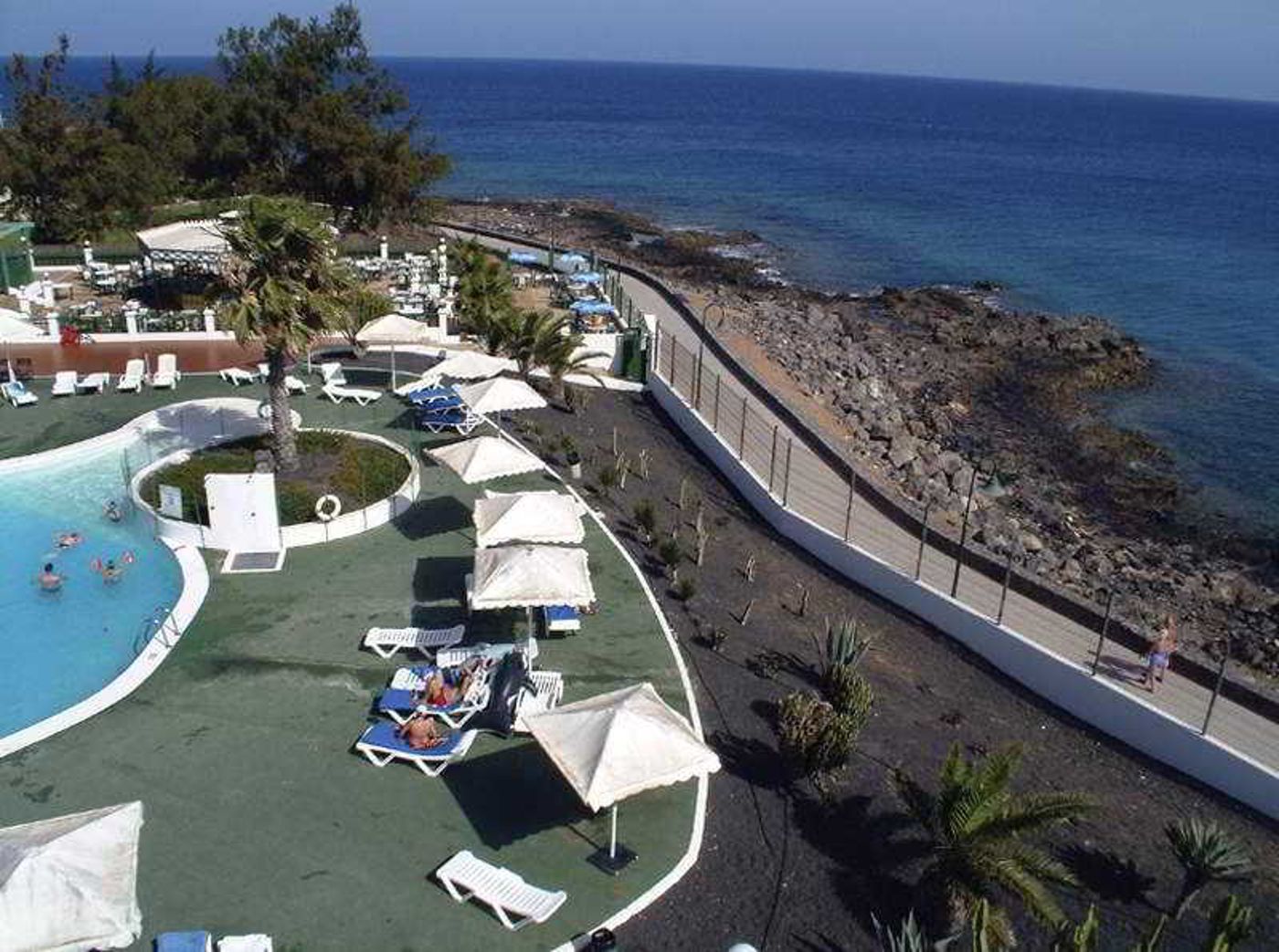 Blue-Sea-Apartamentos-Costa-Teguise-Beach-Pool-29