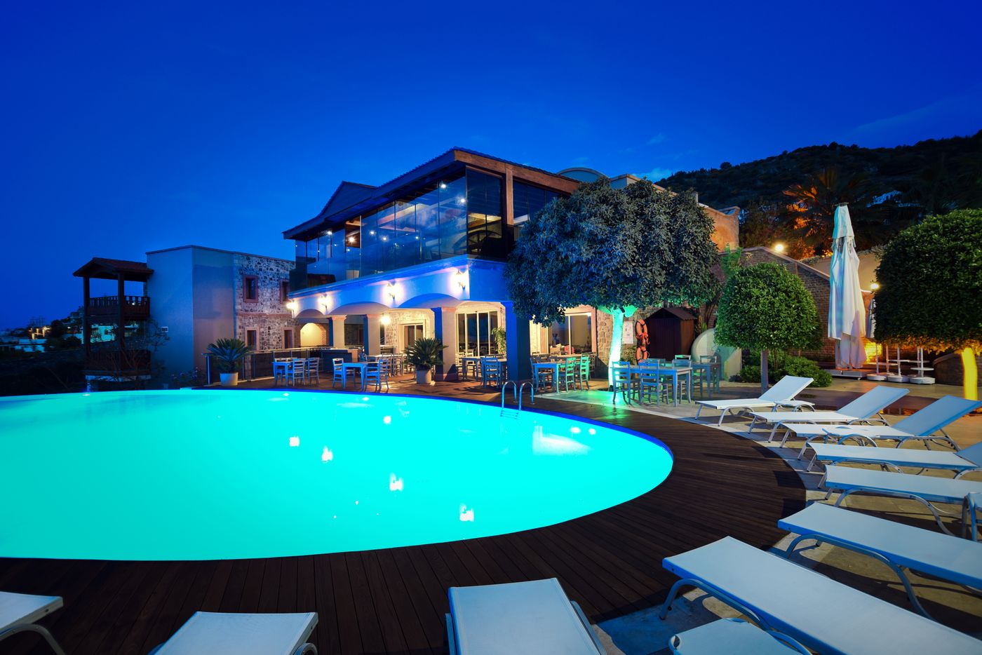 Temenos-Luxury-Hotel---SPA-Pool-4