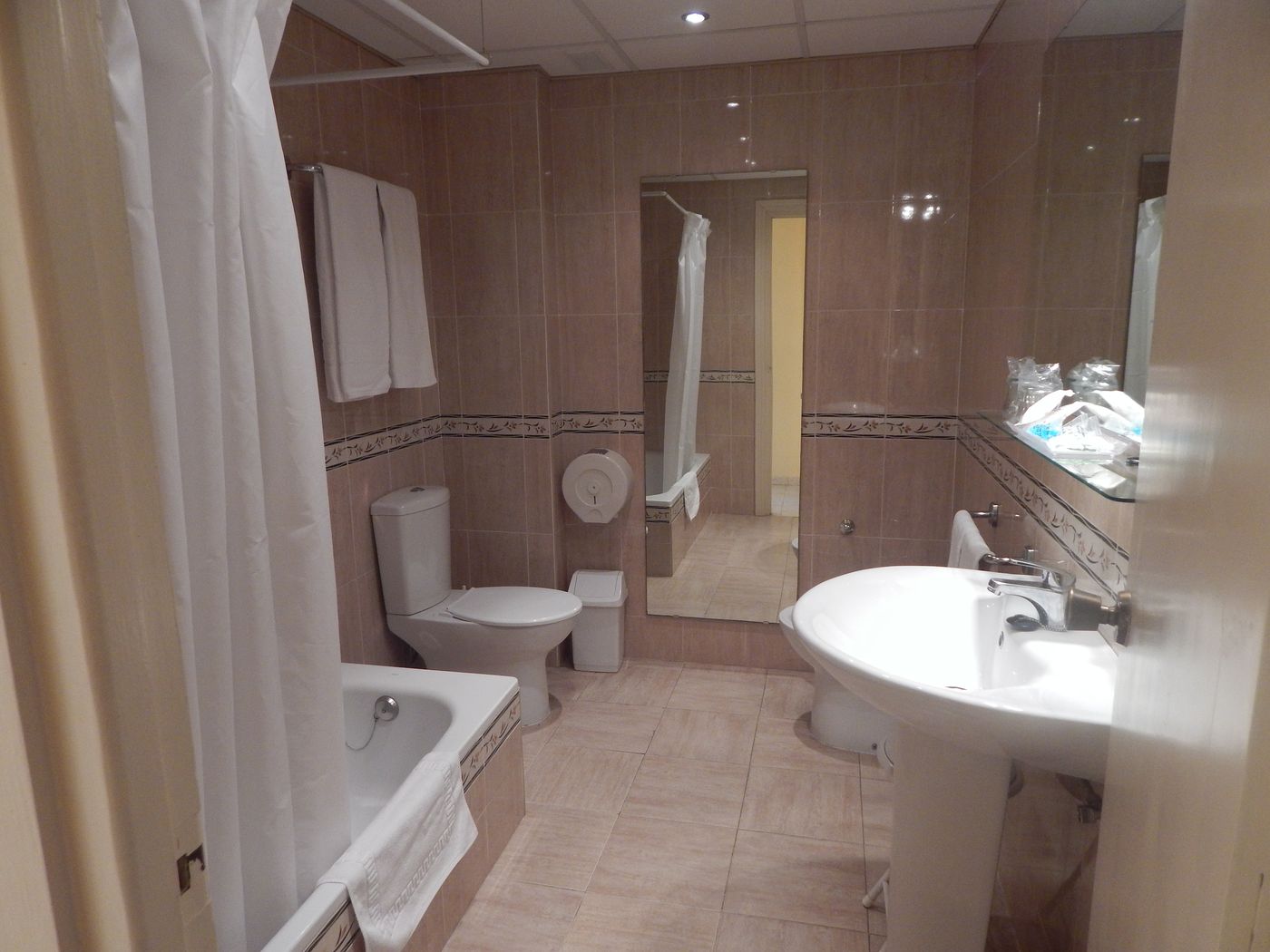 Ayamonte-Center-Room-15