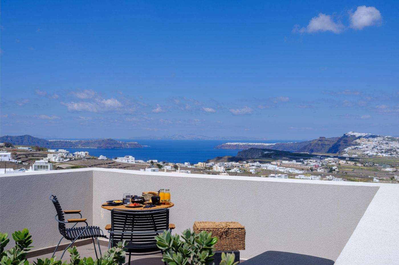 Apikia-Santorini-Room-99