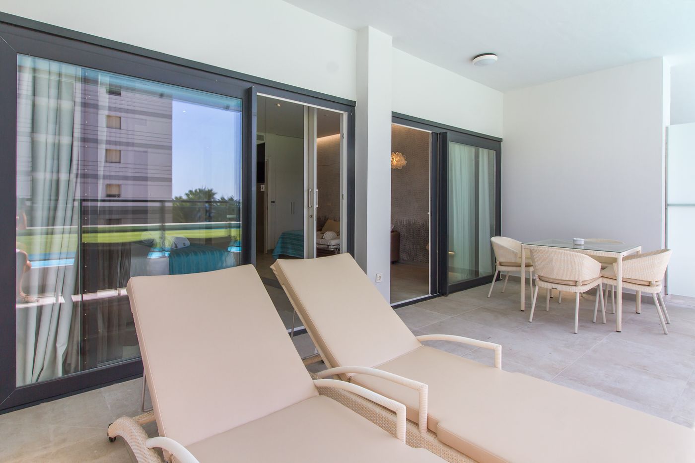 Suitopia Sol y Mar Suites Hotel