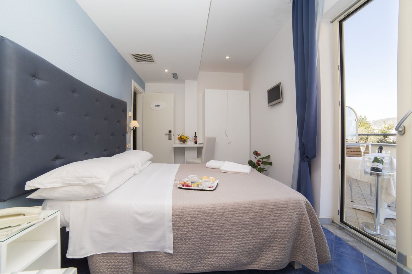 Club-Sorrento-Room-15